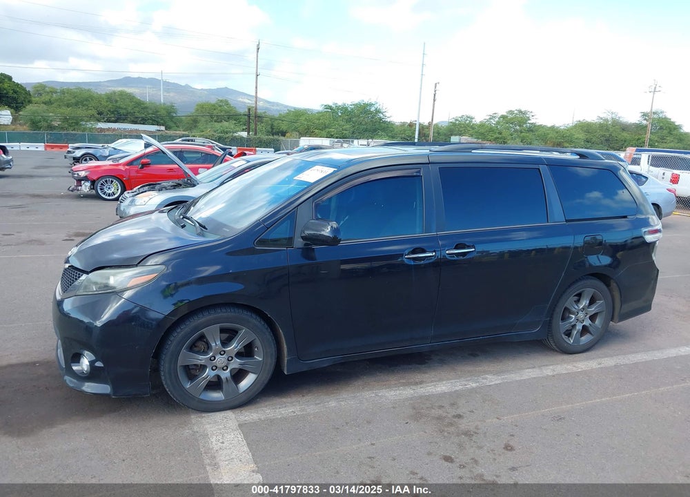 2015 TOYOTA SIENNA SE 8 PASSENGER/SE PREMIUM 8 PASSENGER VIN: 5TDXK3DC2FS605206