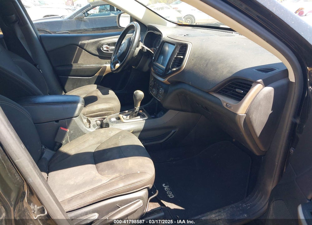 2017 JEEP CHEROKEE VIN: 1C4PJLCB7HW662614