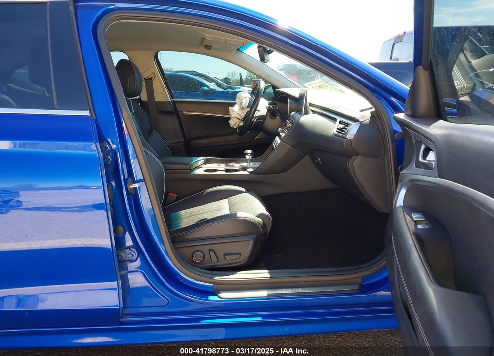 2019 GENESIS G70 VIN: KMTG54LE7KU030592