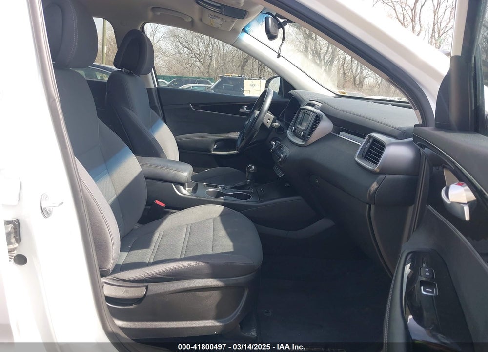 2016 KIA SORENTO 2.4L LX VIN: 5XYPG4A34GG011601