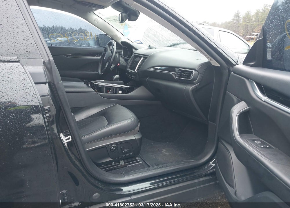 2017 MASERATI LEVANTE VIN: ZN661XUA6HX250718
