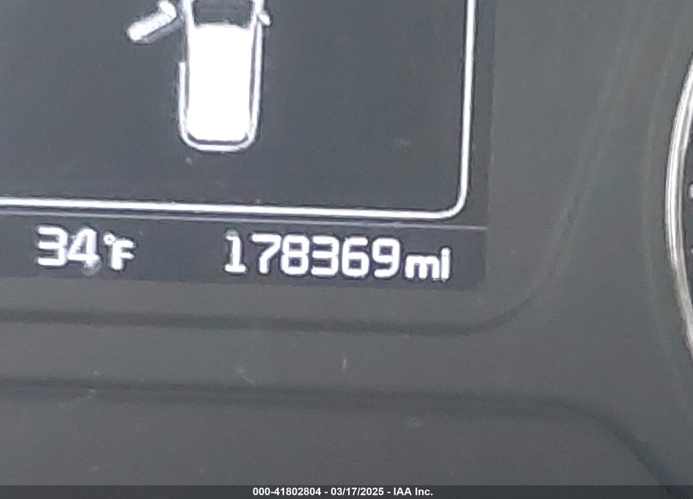 2018 KIA SORENTO VIN: 5XYPG4A34JG378652