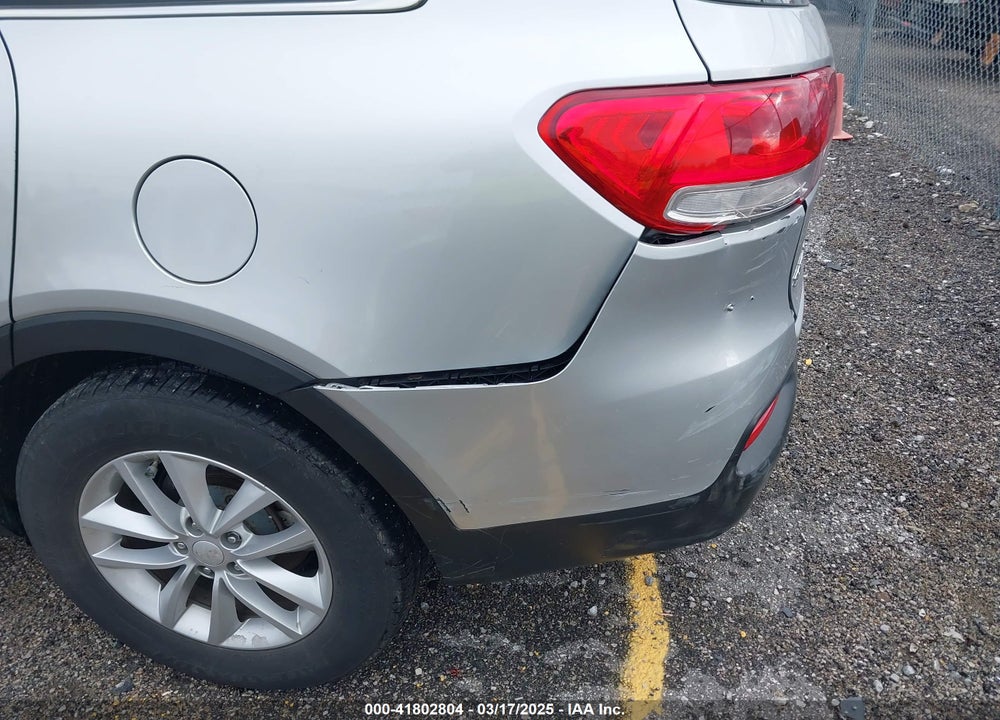 2018 KIA SORENTO VIN: 5XYPG4A34JG378652
