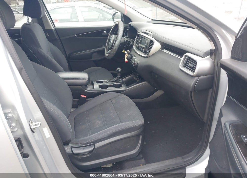 2018 KIA SORENTO VIN: 5XYPG4A34JG378652