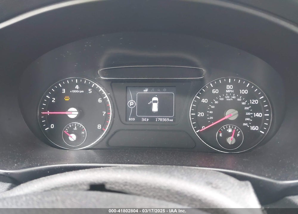 2018 KIA SORENTO VIN: 5XYPG4A34JG378652