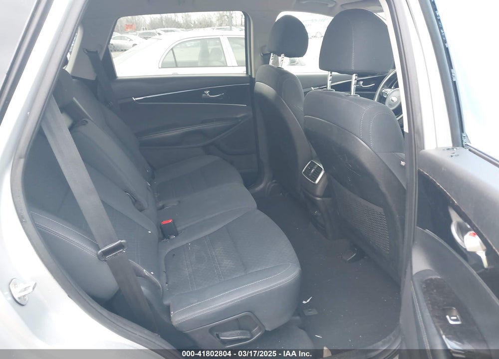2018 KIA SORENTO VIN: 5XYPG4A34JG378652