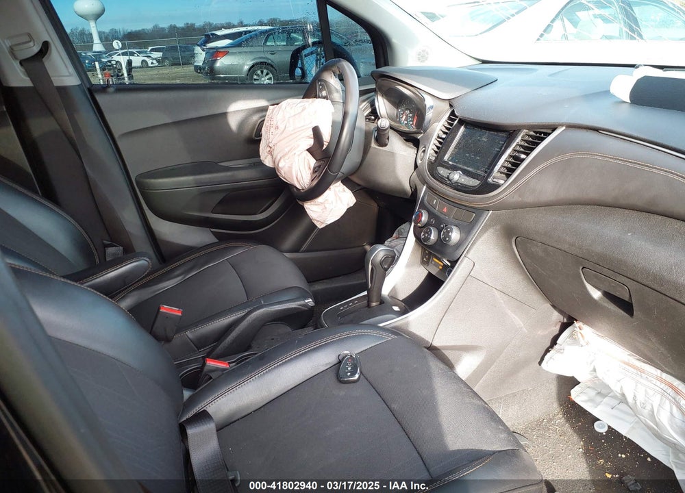 2018 CHEVROLET TRAX VIN: 3GNCJLSB1JL305805