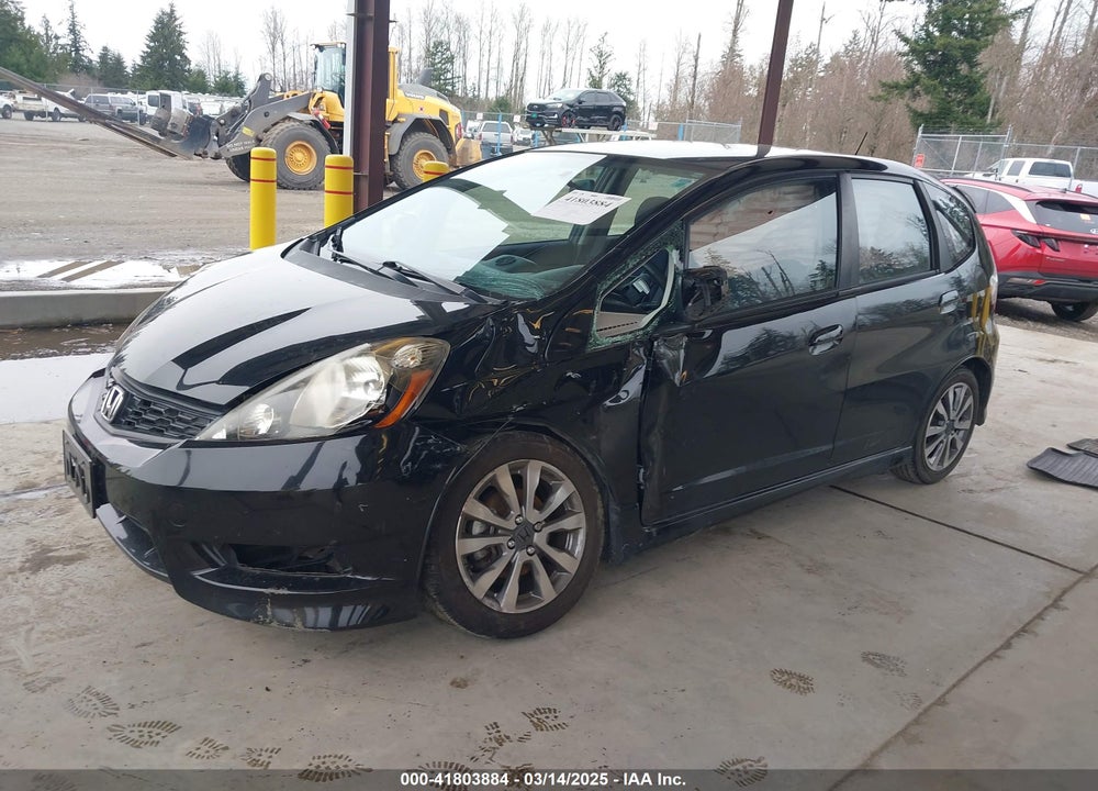 2013 HONDA FIT VIN: JHMGE8H59DC042068