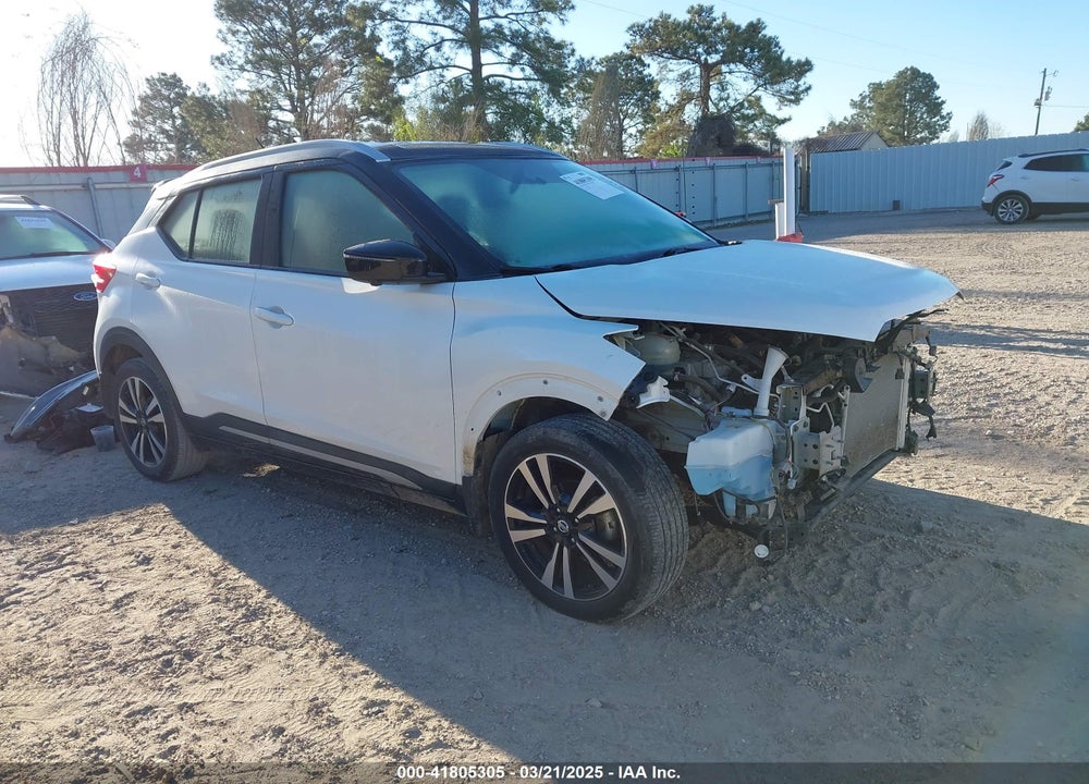 2019 NISSAN KICKS SR VIN: 3N1CP5CU1KL538381