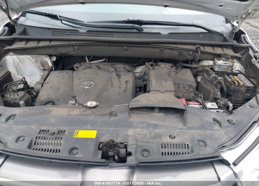 2019 TOYOTA HIGHLANDER XLE VIN: 5TDJZRFH3KS605142