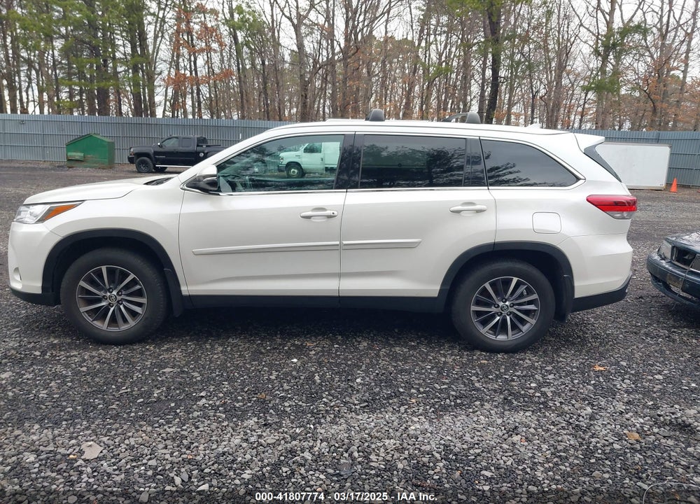 2019 TOYOTA HIGHLANDER XLE VIN: 5TDJZRFH3KS605142