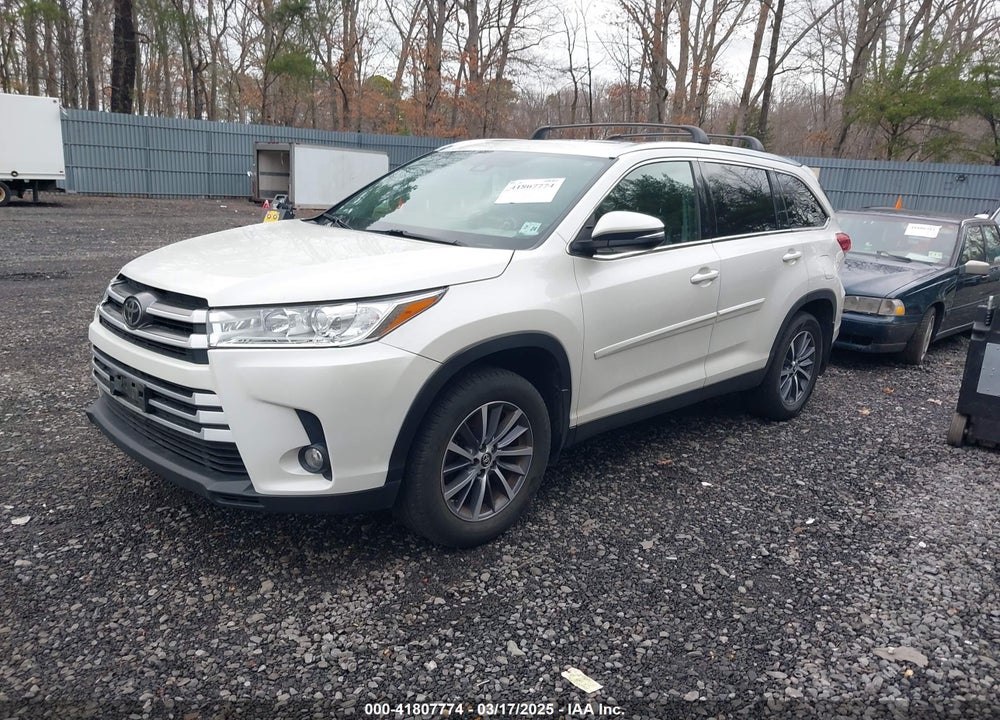 2019 TOYOTA HIGHLANDER XLE VIN: 5TDJZRFH3KS605142