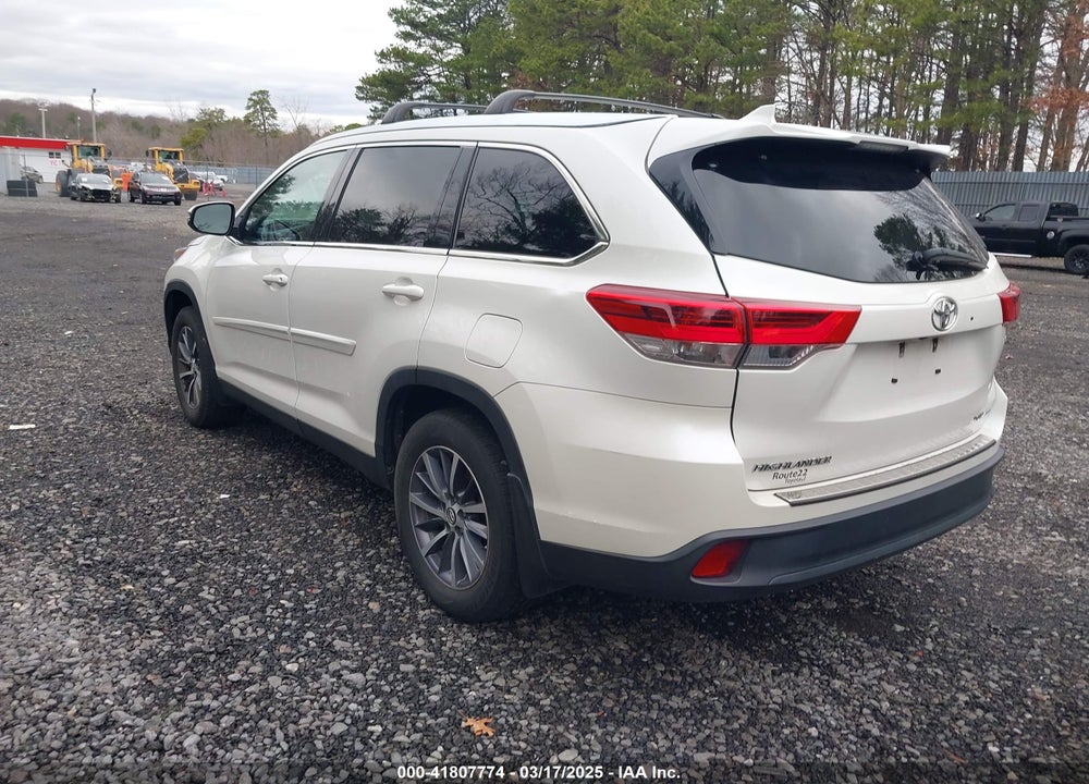 2019 TOYOTA HIGHLANDER XLE VIN: 5TDJZRFH3KS605142