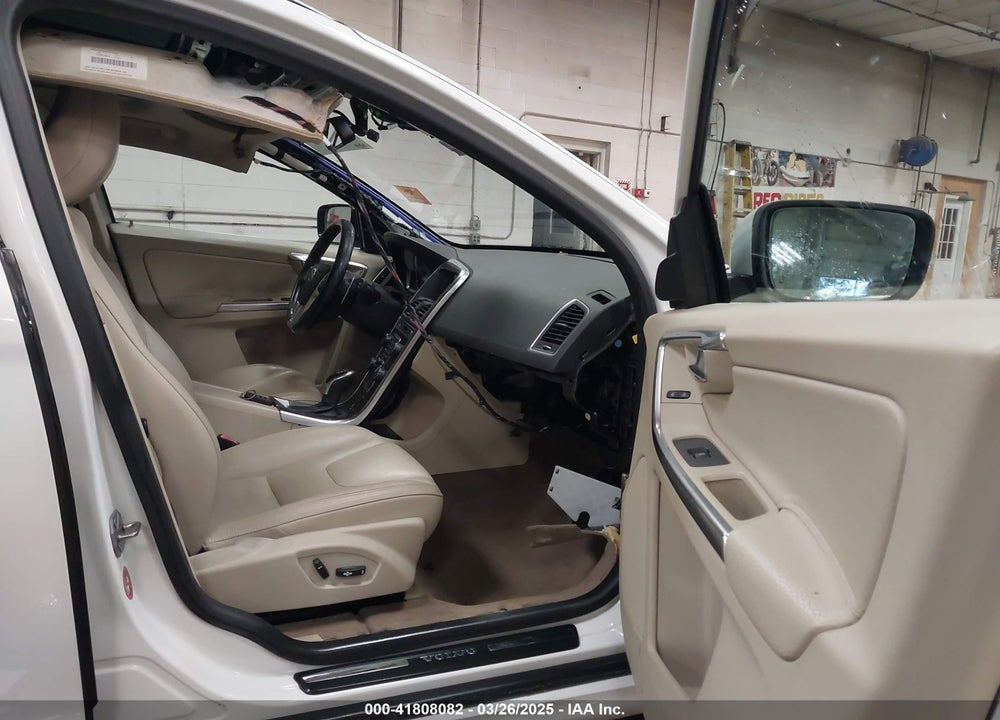 2014 VOLVO XC60 T6 R-DESIGN VIN: YV4902DZ0E2549475