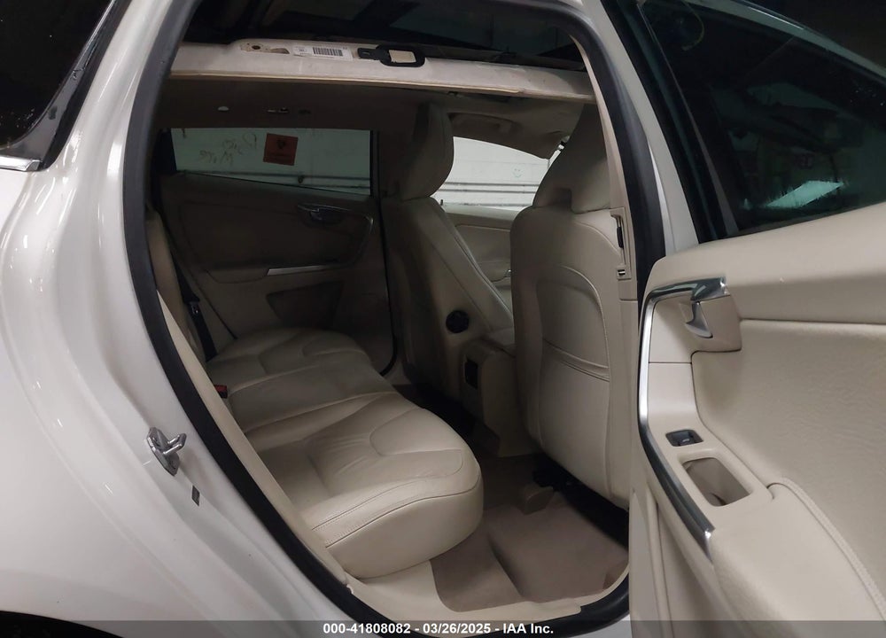 2014 VOLVO XC60 T6 R-DESIGN VIN: YV4902DZ0E2549475