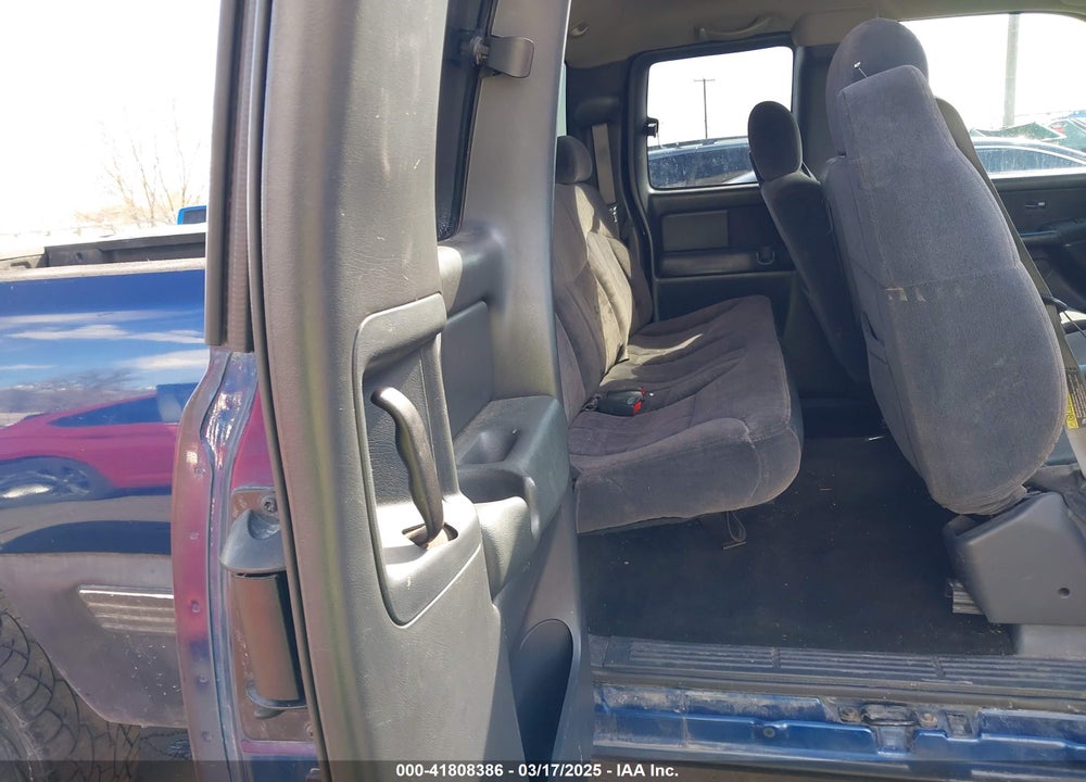 2001 CHEVROLET SILVERADO 1500 LS VIN: 2GCEK19T011398206