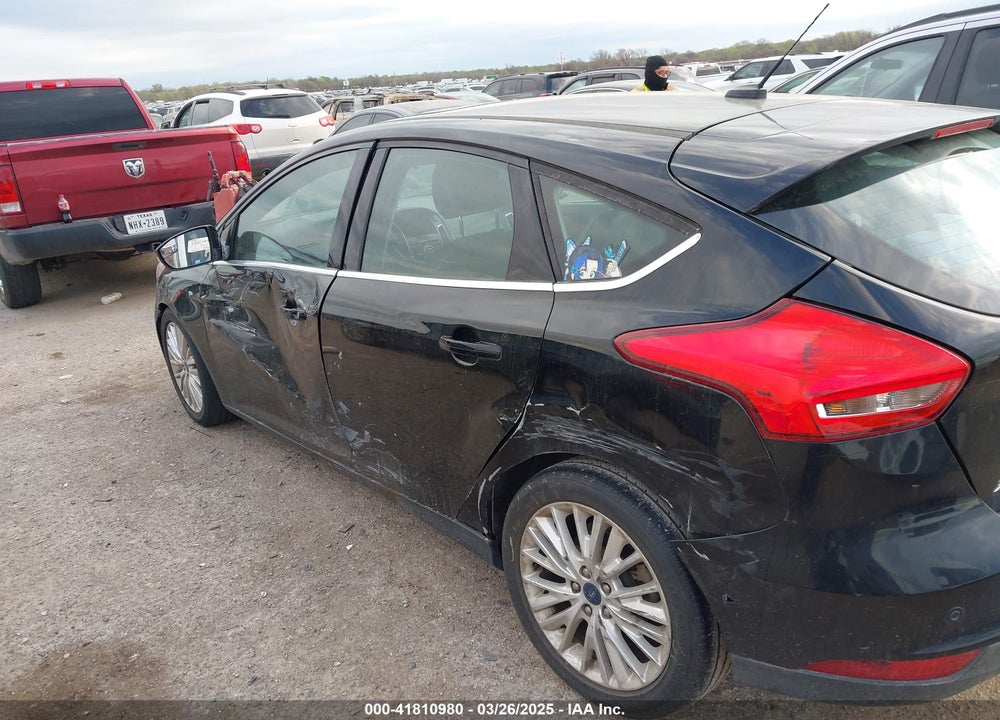 2018 FORD FOCUS TITANIUM VIN: 1FADP3N24JL252493