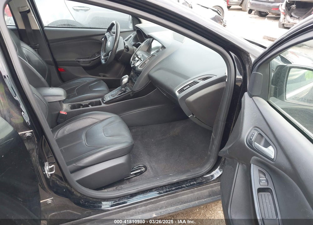 2018 FORD FOCUS TITANIUM VIN: 1FADP3N24JL252493