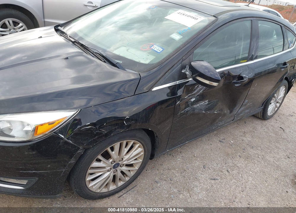 2018 FORD FOCUS TITANIUM VIN: 1FADP3N24JL252493