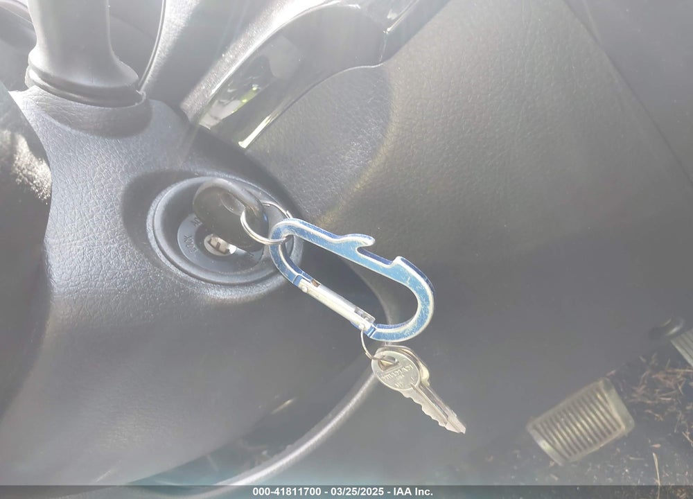2013 KIA SORENTO VIN: 5XYKTDA65DG405832