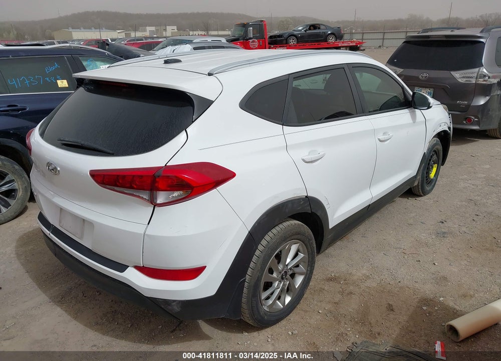 2016 HYUNDAI TUCSON SE VIN: KM8J33A47GU156114