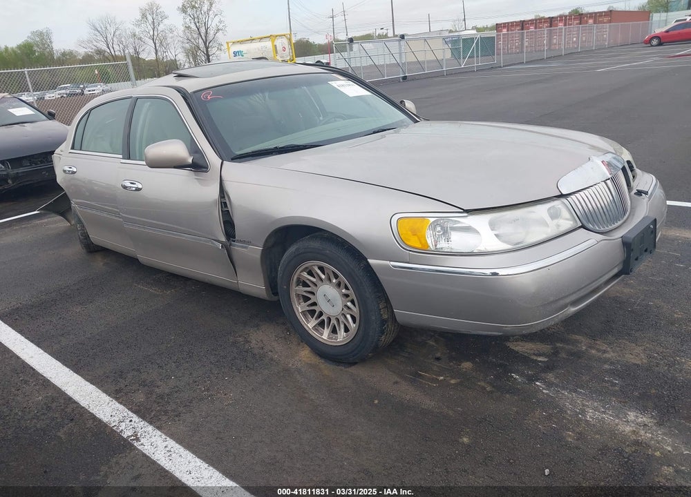 2002 LINCOLN TOWN CAR SIGNATURE VIN: 1LNHM82W12Y657378