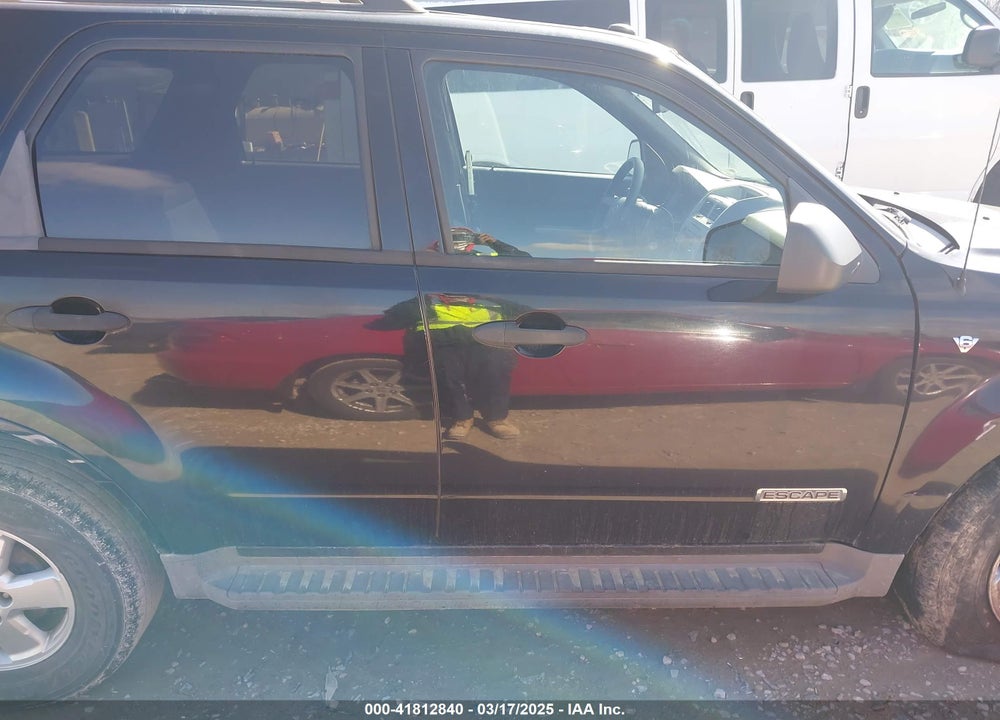 2008 FORD ESCAPE VIN: 1FMCU93128KE31591