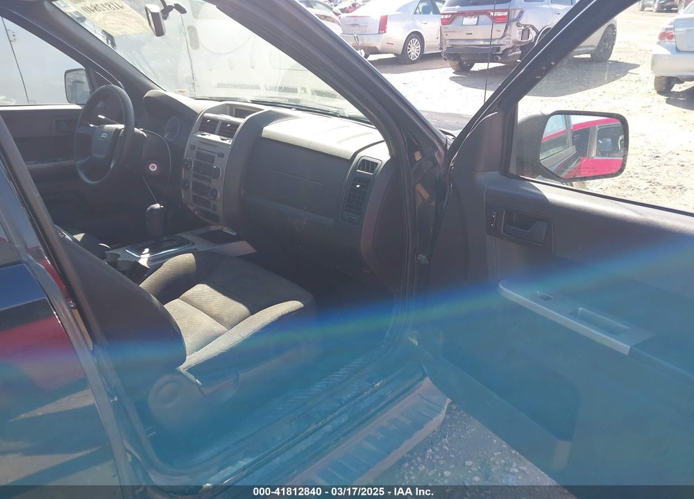 2008 FORD ESCAPE VIN: 1FMCU93128KE31591