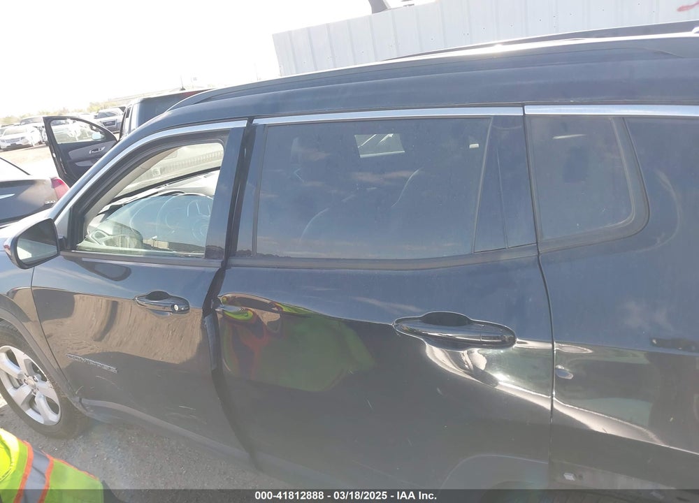 2018 JEEP COMPASS LATITUDE FWD VIN: 3C4NJCBB2JT267700