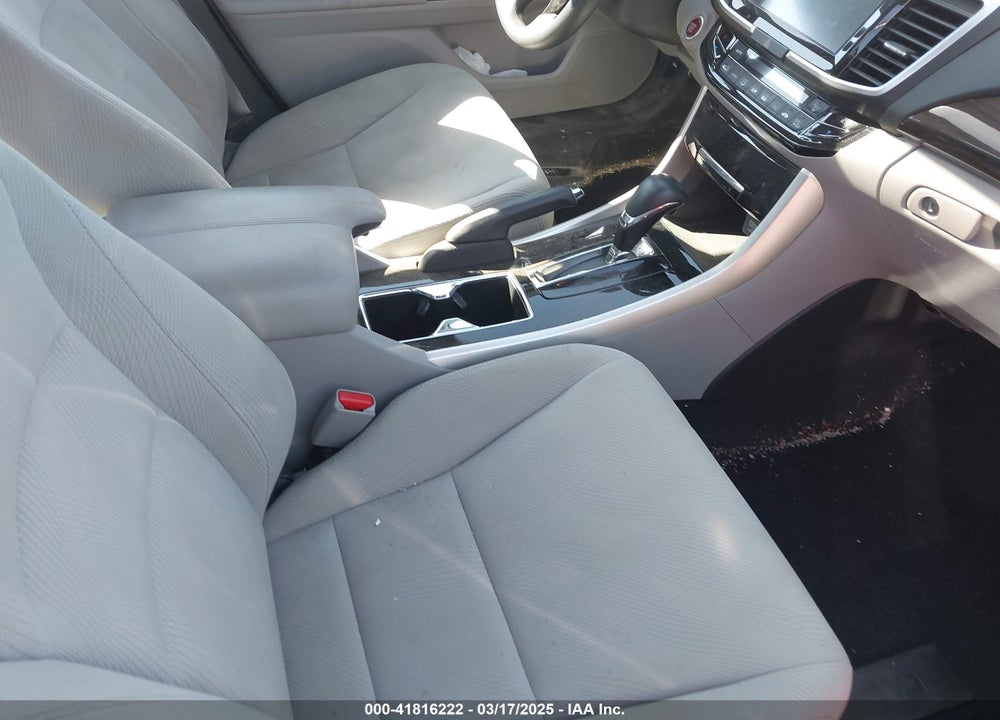 2017 HONDA ACCORD EX VIN: 1HGCR2F70HA104031