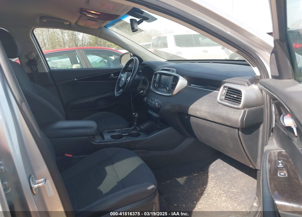 2018 KIA SORENTO VIN: 5XYPG4A33JG417196