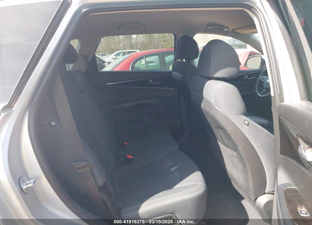 2018 KIA SORENTO VIN: 5XYPG4A33JG417196