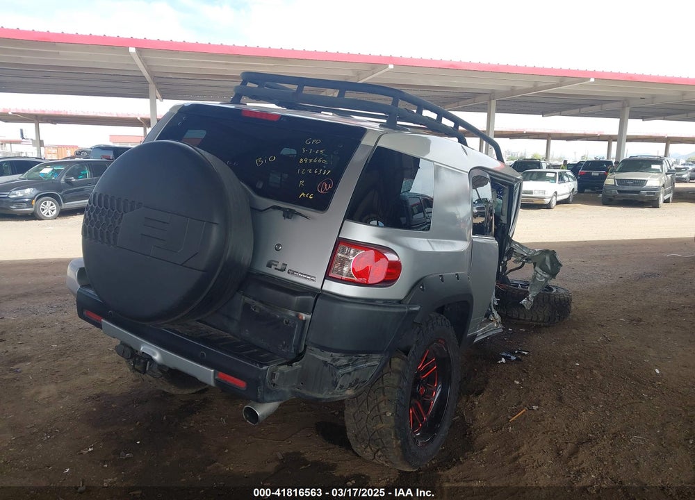 2007 TOYOTA FJ CRUISER VIN: JTEZU11F870013685