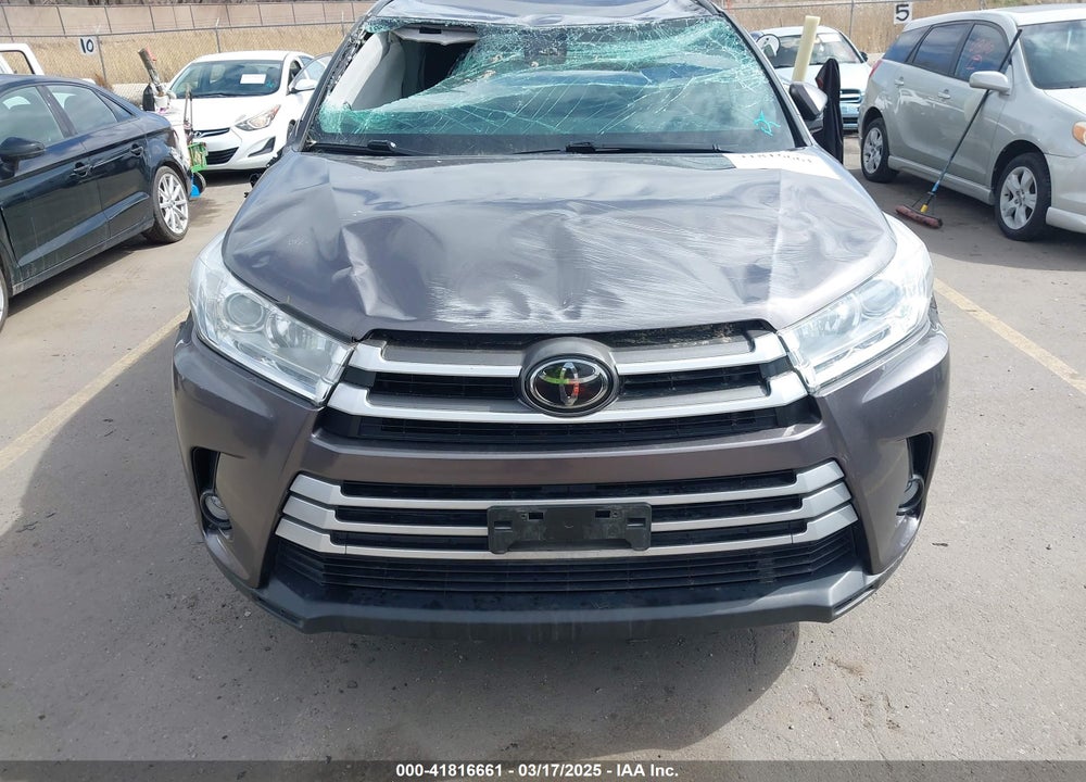 2019 TOYOTA HIGHLANDER LE VIN: 5TDZZRFH9KS313370