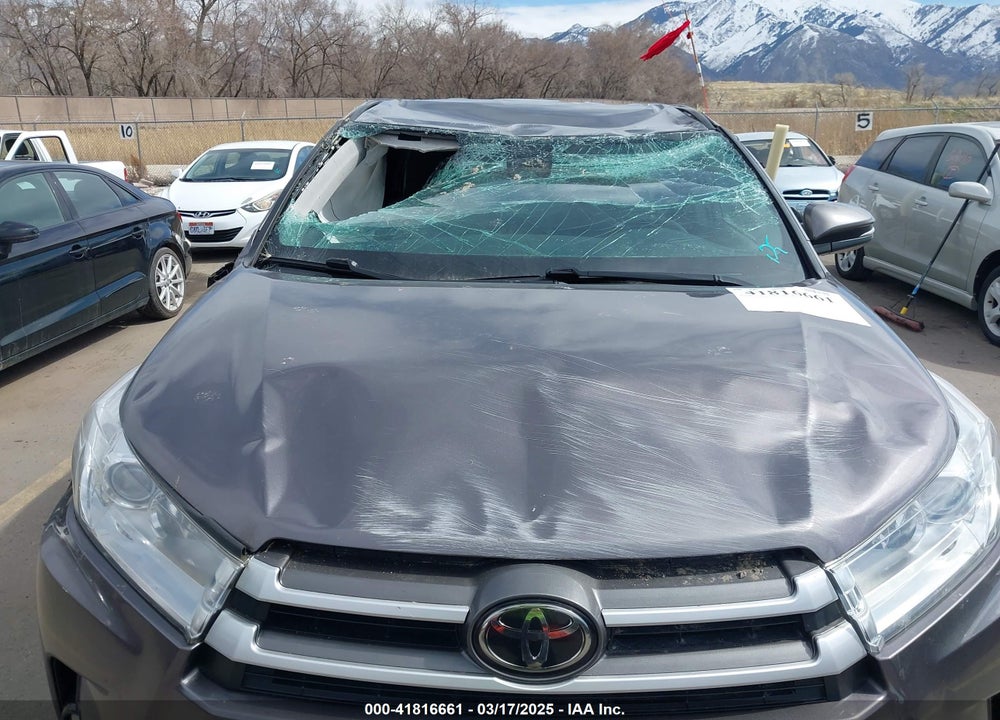 2019 TOYOTA HIGHLANDER LE VIN: 5TDZZRFH9KS313370