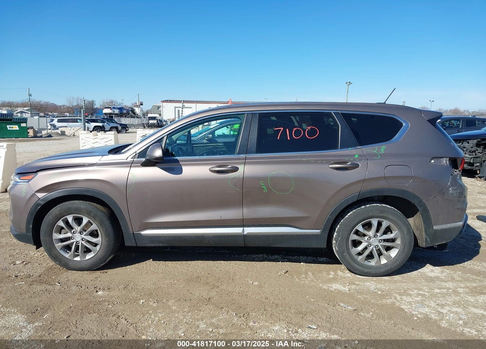 2019 HYUNDAI SANTA FE VIN: 5NMS2CAD0KH117649