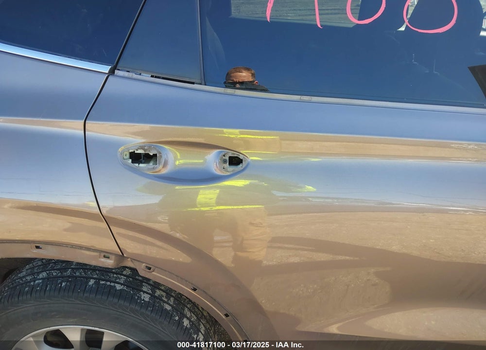 2019 HYUNDAI SANTA FE VIN: 5NMS2CAD0KH117649