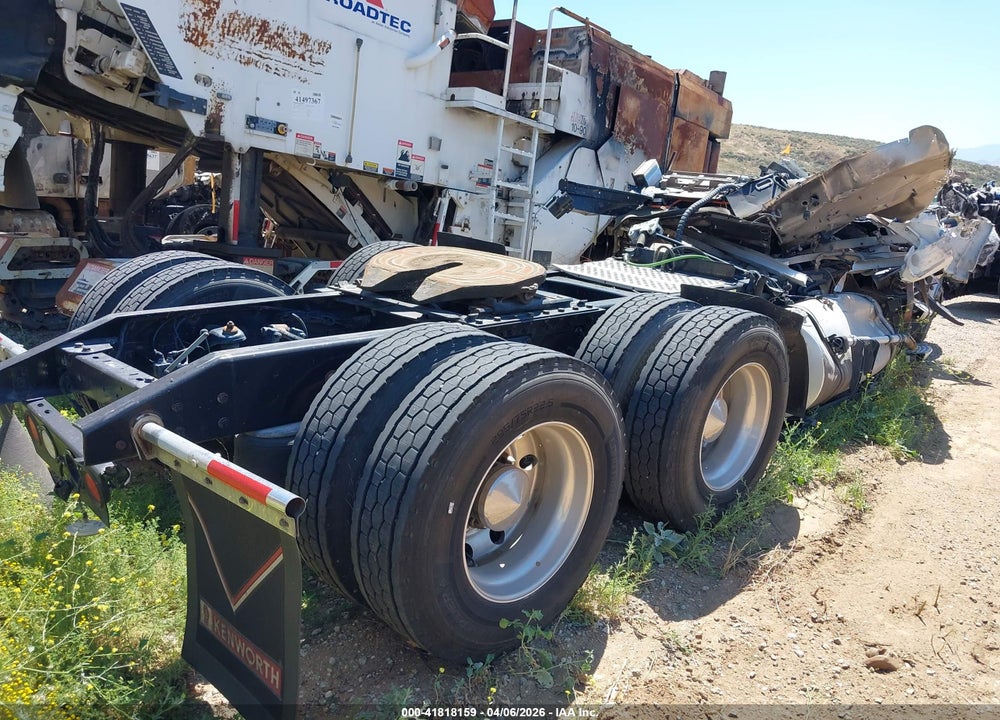 2016 KENWORTH CONSTRUCTION T680 VIN: 1XKYD49X8GJ475581