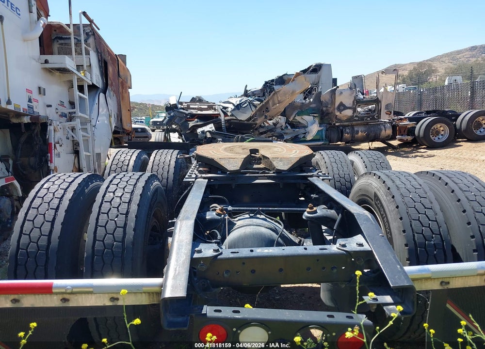 2016 KENWORTH CONSTRUCTION T680 VIN: 1XKYD49X8GJ475581