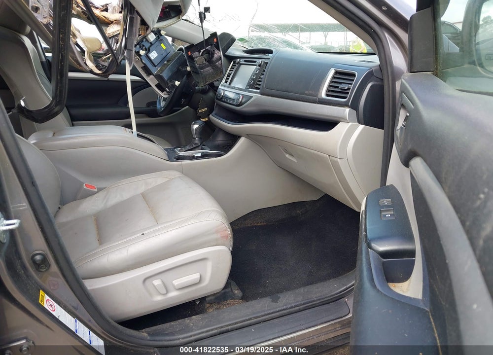 2017 TOYOTA HIGHLANDER VIN: 5TDJZRFH9HS522386