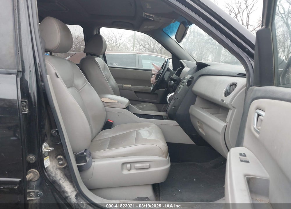 2011 HONDA PILOT EX-L VIN: 5FNYF4H61BB010963