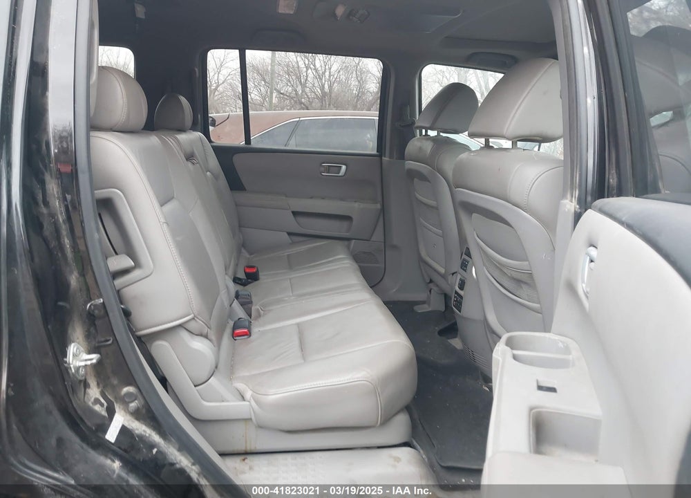 2011 HONDA PILOT EX-L VIN: 5FNYF4H61BB010963
