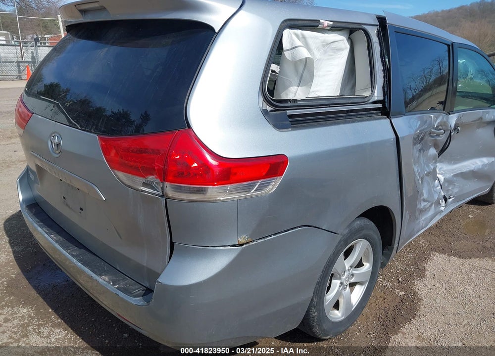 2011 TOYOTA SIENNA VIN: 5TDKK3DC9BS042370