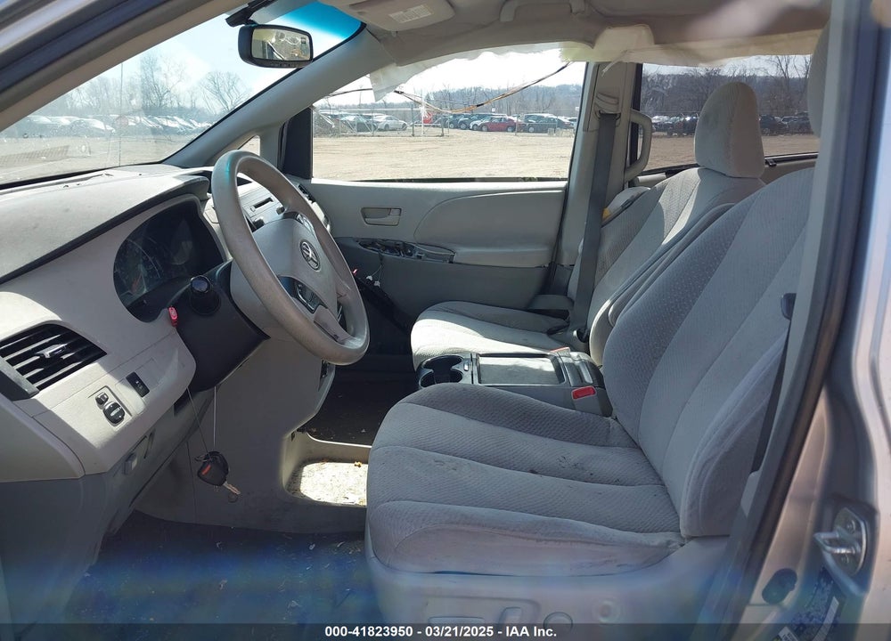 2011 TOYOTA SIENNA VIN: 5TDKK3DC9BS042370