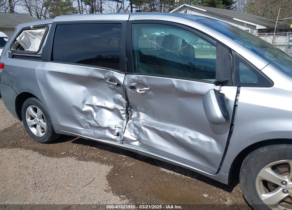 2011 TOYOTA SIENNA VIN: 5TDKK3DC9BS042370