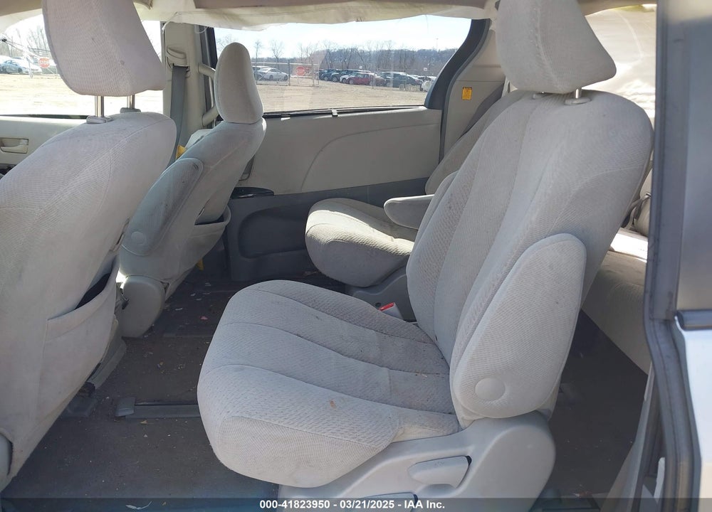 2011 TOYOTA SIENNA VIN: 5TDKK3DC9BS042370