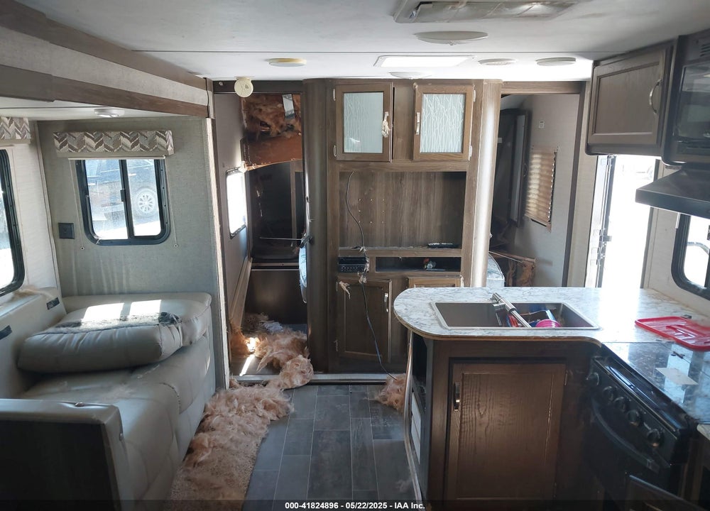 2018 KEYSTONE BULLET VIN: 4YDT27724JT437617