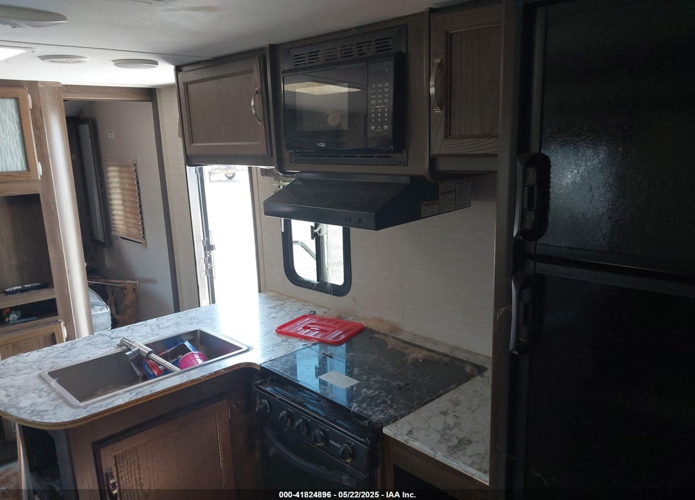 2018 KEYSTONE BULLET VIN: 4YDT27724JT437617