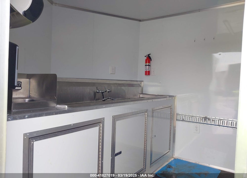 2022 DIAMOND TRAILERS INC 20' FOOD CONCESSION TRAILER VIN: 53NBE2028N1097669