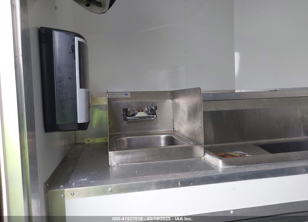 2022 DIAMOND TRAILERS INC 20' FOOD CONCESSION TRAILER VIN: 53NBE2028N1097669